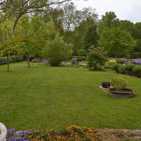 Maison D'Hotes Le Lavoir Fontaines  Bagian luar foto