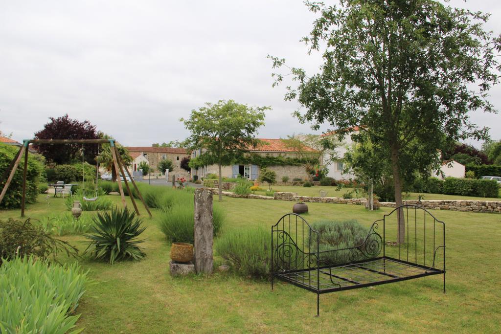 Maison D'Hotes Le Lavoir Fontaines  Bagian luar foto