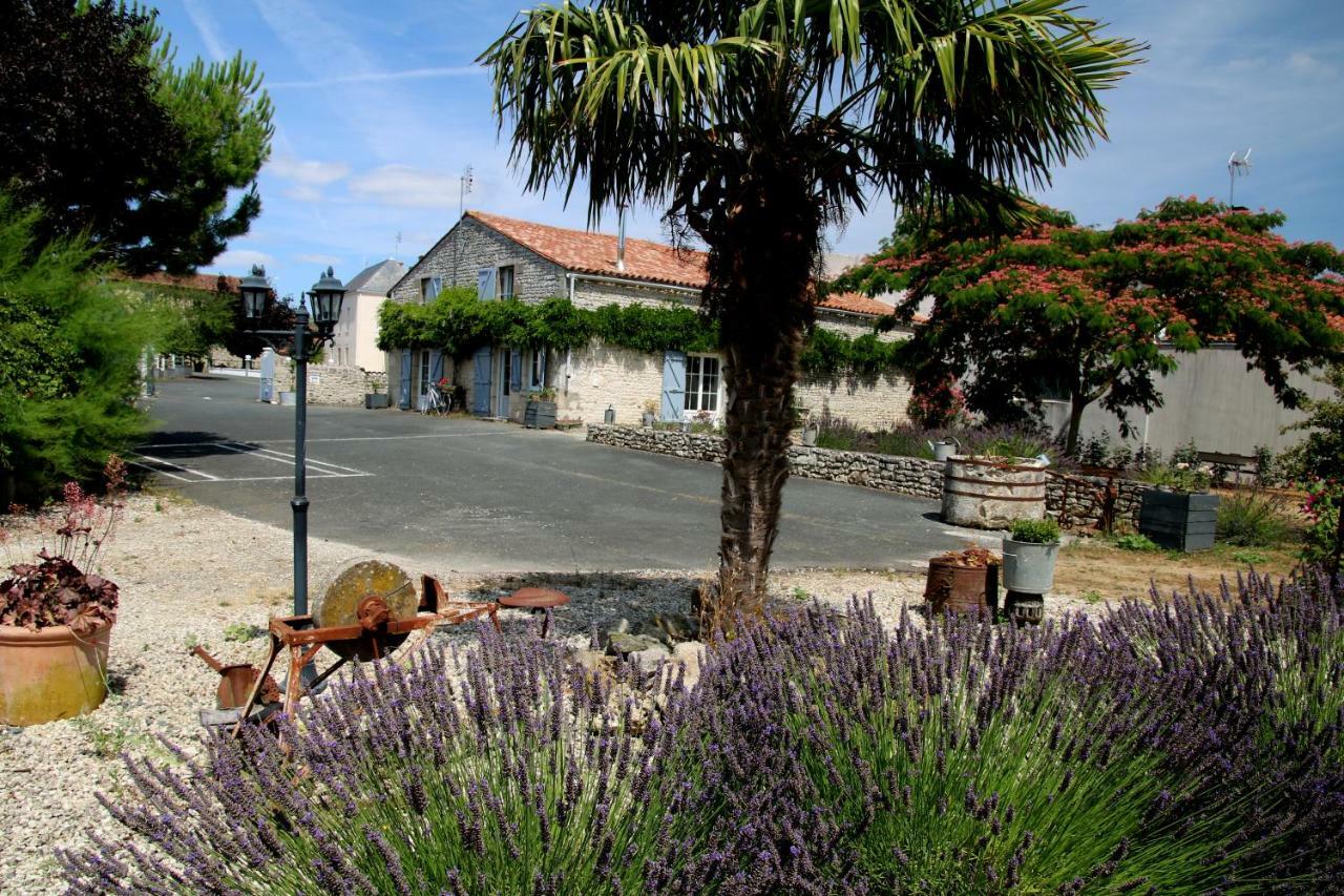 Maison D'Hotes Le Lavoir Fontaines  Bagian luar foto