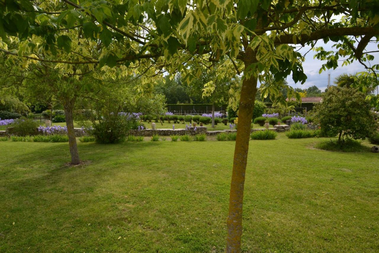 Maison D'Hotes Le Lavoir Fontaines  Bagian luar foto