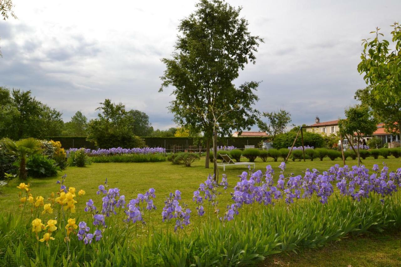 Maison D'Hotes Le Lavoir Fontaines  Bagian luar foto
