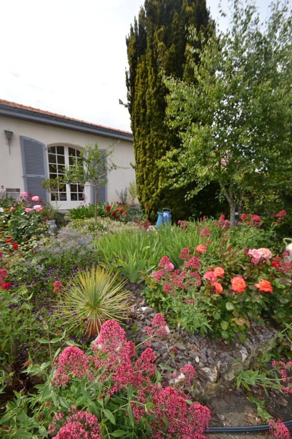 Maison D'Hotes Le Lavoir Fontaines  Bagian luar foto