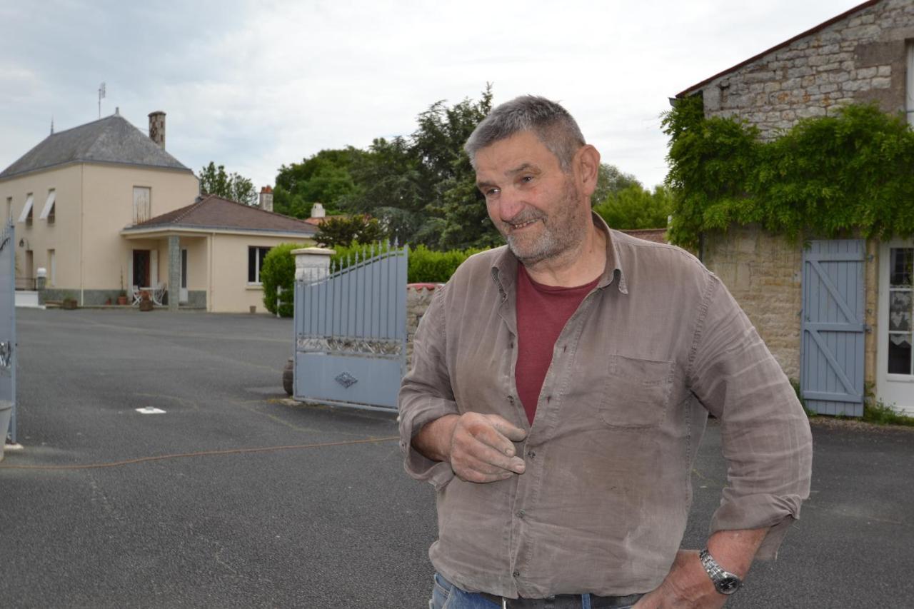 Maison D'Hotes Le Lavoir Fontaines  Bagian luar foto